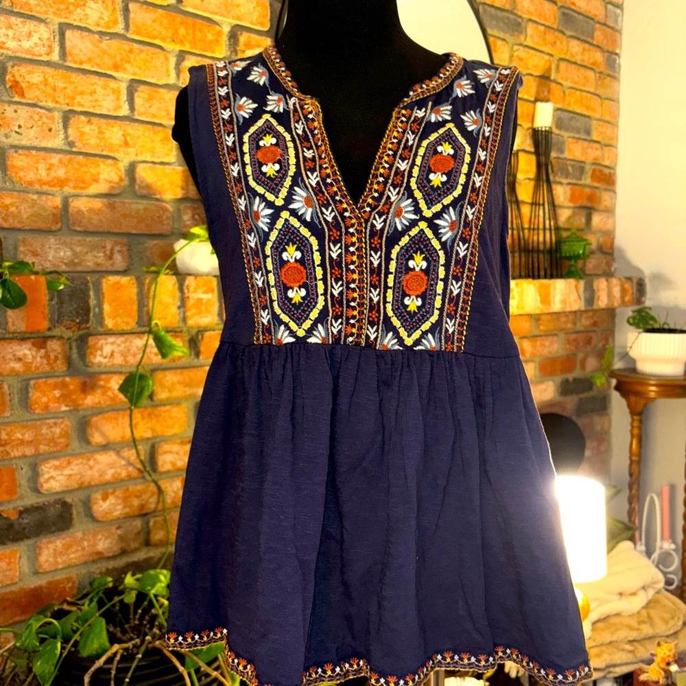 Solitaire Navy Top with Colorful Embroidery size Medium Anthropologie blouse